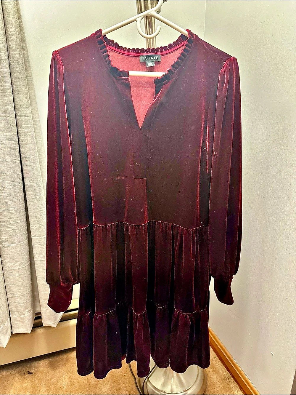 1.STATE Velvet Tiered Babydoll Dress Mini in Burgundy